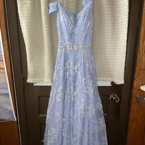 Light periwinkle prom dress Size 0 Has pockets and includes matching face mask.